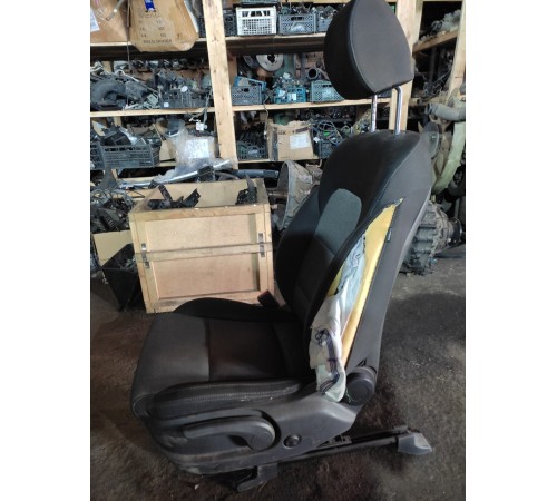 Сиденье переднее левое