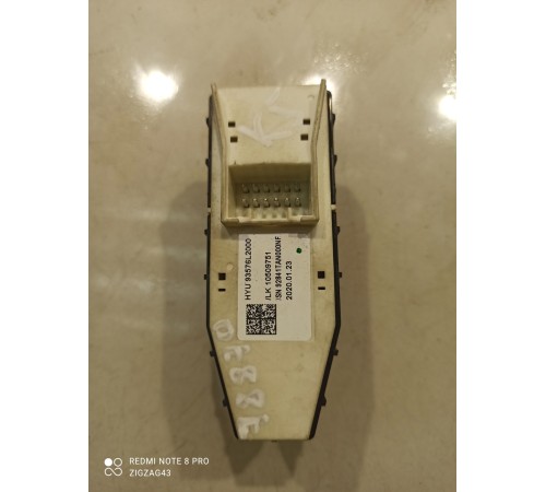 Кнопка стеклоподъемника (передняя, правая)