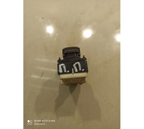 Кнопка стеклоподъемника (передняя, правая)