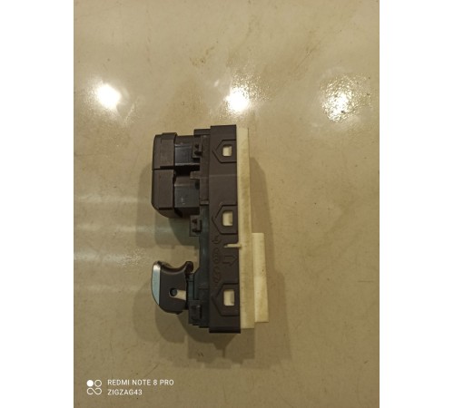 Кнопка стеклоподъемника (передняя, правая)