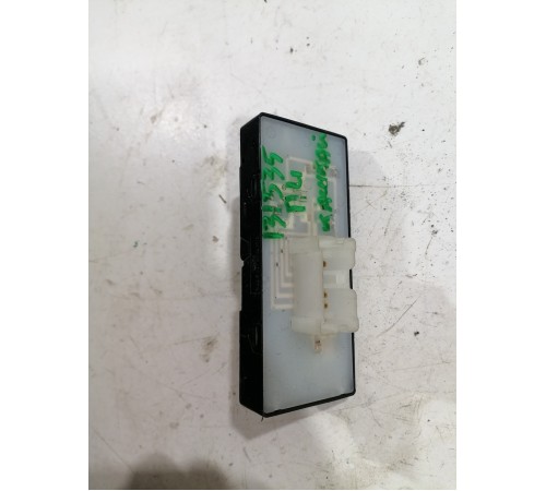 Кнопка стеклоподъемника передняя левая