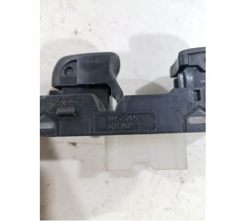 Кнопка стеклоподъемника передняя левая