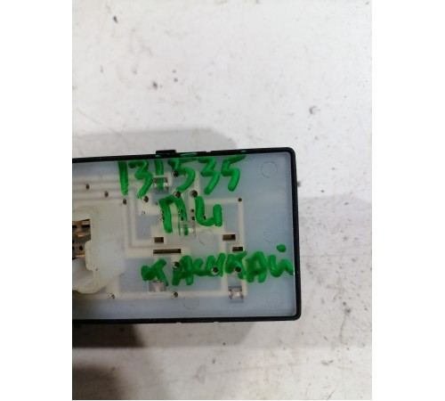 Кнопка стеклоподъемника передняя левая