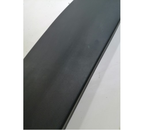 Обшивка крышка багажника верхняя