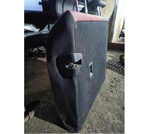 Спинка заднего сиденья (левая)