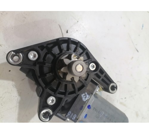 Моторчик регулировки переднего правого сиденья