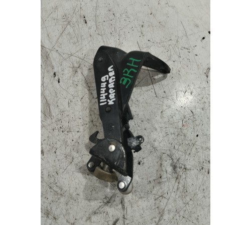 Направляющая правой сдвижной двери нижняя