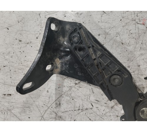 Направляющая правой сдвижной двери нижняя