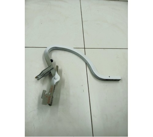 Петля крышки багажника правая