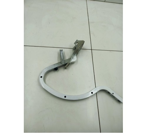 Петля крышки багажника правая