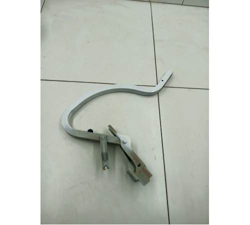 Петля крышки багажника правая