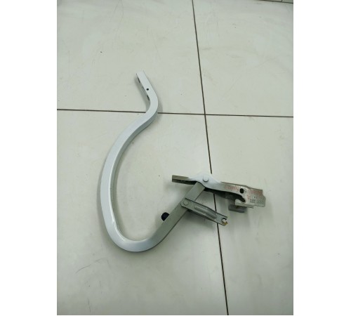 Петля крышки багажника правая