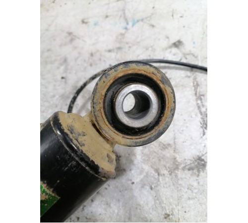 Амортизатор задний правый