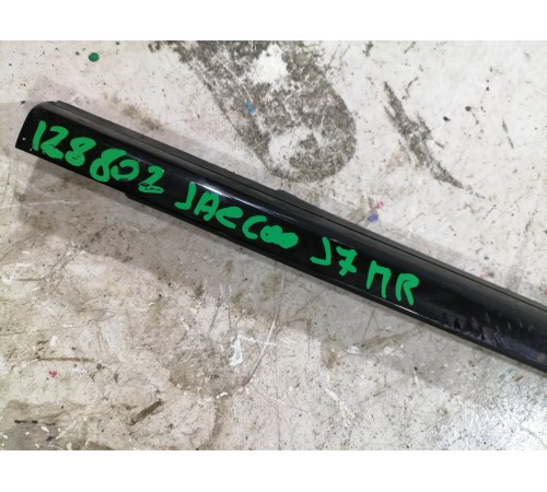 Молдинг стекла передний правый 