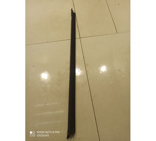 Уплотнитель стекла (передний, правый)