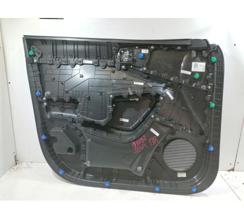 Обшивка двери передняя правая