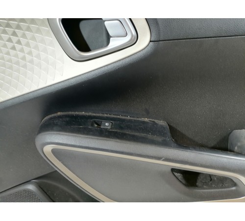 Обшивка двери передняя правая