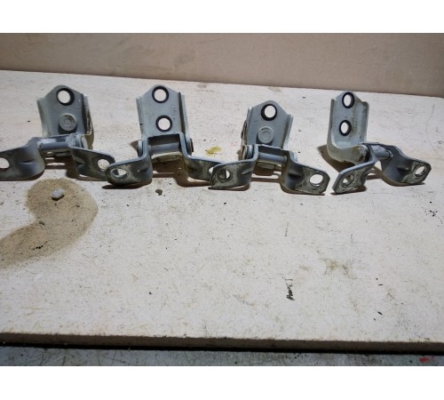 Петля двери