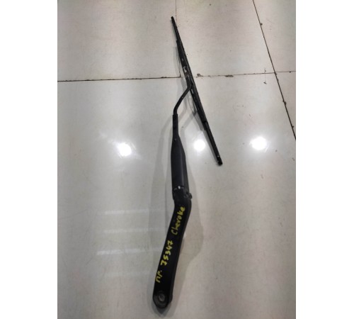 Поводок стеклоочистителя (правый)