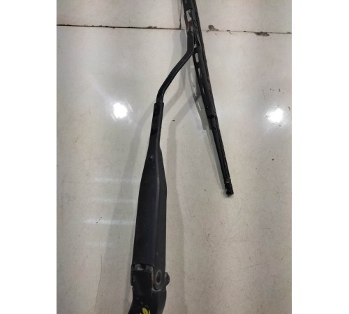 Поводок стеклоочистителя (правый)