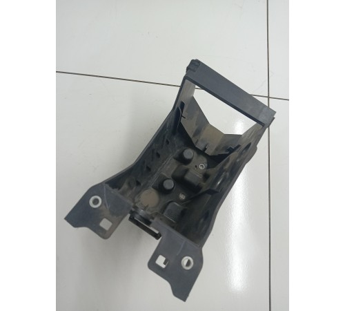 Крепление - кожух аккумулятора