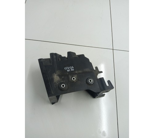 Крепление - кожух аккумулятора