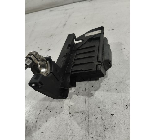 Клемма аккумулятора плюсовая