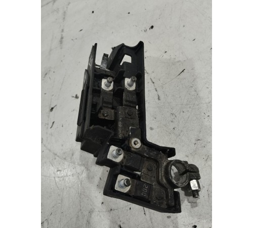 Клемма аккумулятора плюсовая