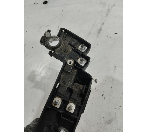 Клемма аккумулятора плюсовая