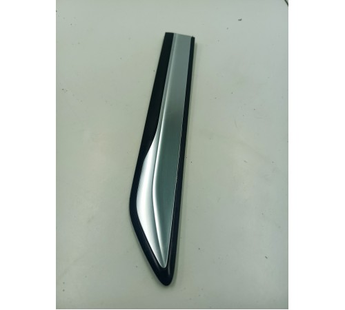 Накладка крыла передняя левая