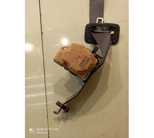 Ремень безопасности(задний средний)