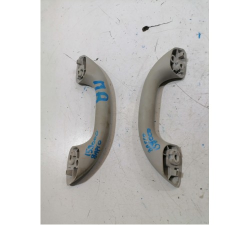 Ручка со стойки лобового стекла