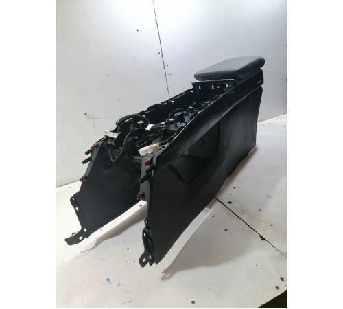 Центральная консоль (с подлокотником)