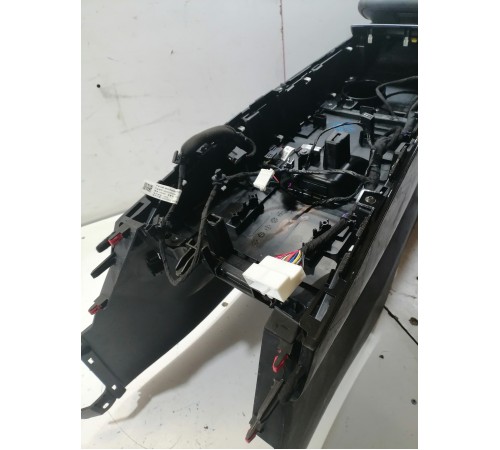 Центральная консоль (с подлокотником)