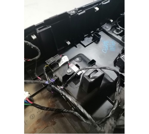 Центральная консоль (с подлокотником)