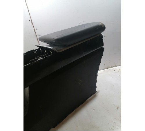 Центральная консоль (с подлокотником)