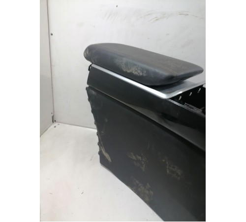 Центральная консоль (с подлокотником)