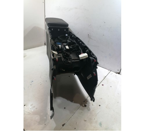 Центральная консоль (с подлокотником)