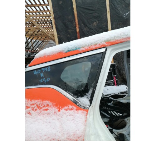 Глухое стекло кузова правое, форточка