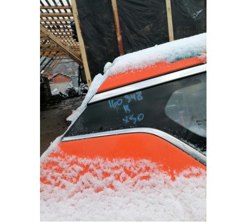 Глухое стекло кузова правое, форточка