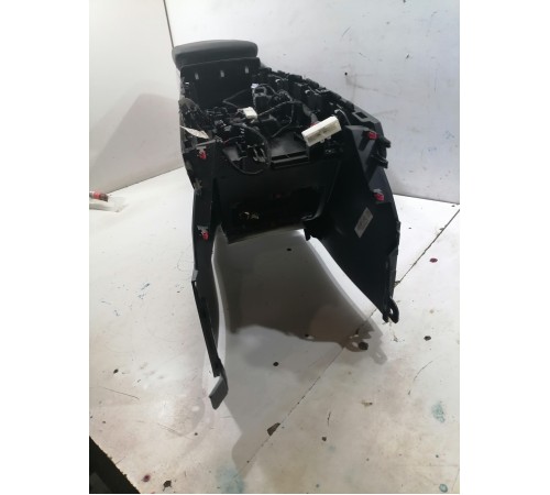 Центральная консоль (с подлокотником)