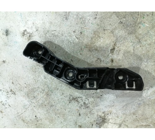 Кронштейн бампера передний левый 