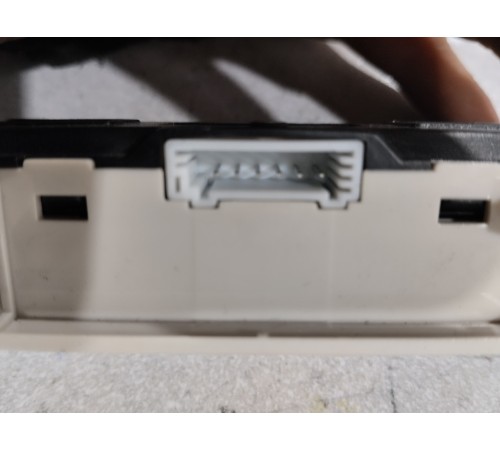 Плафон внутреннего освещения салона