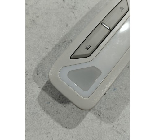 Плафон внутреннего освещения салона