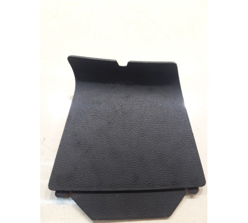 заглушка крышки багажника левая