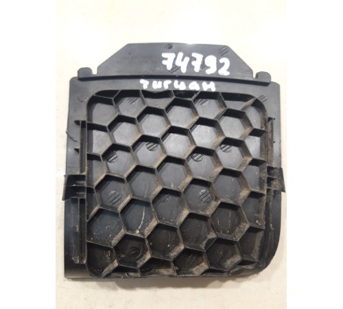 заглушка крышки багажника левая