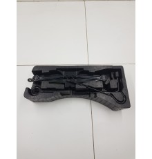 Набор дорожных инструментов в ящике