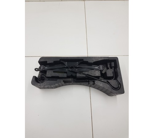 Набор дорожных инструментов в ящике