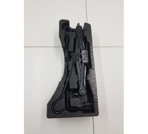 Набор дорожных инструментов в ящике