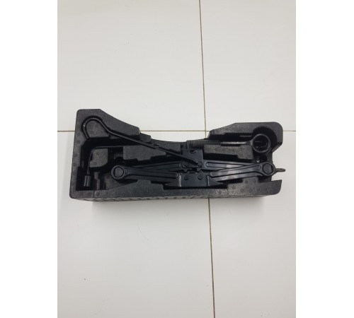 Набор дорожных инструментов в ящике